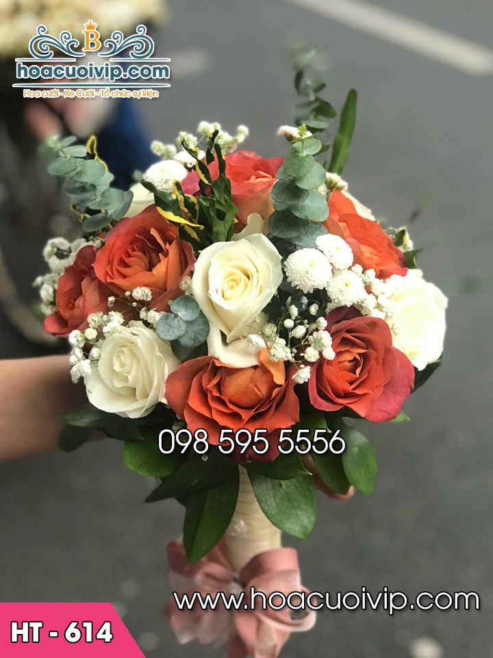 Bó hoa cầm tay cô dâu đẹp