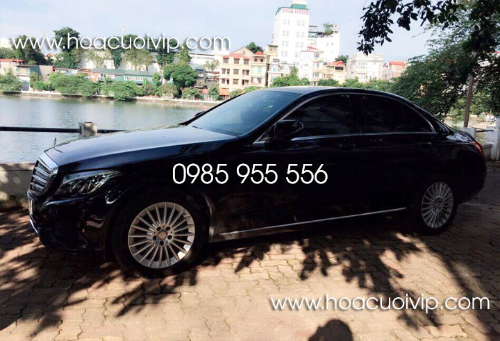 Giá cho thuê Xe Cưới Mercedes C300 đen đời mới tại Hà Nội