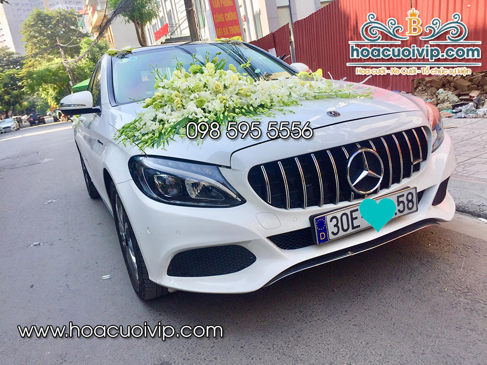 thuê xe cưới mercedes C300 AMG 2018 màu trắng