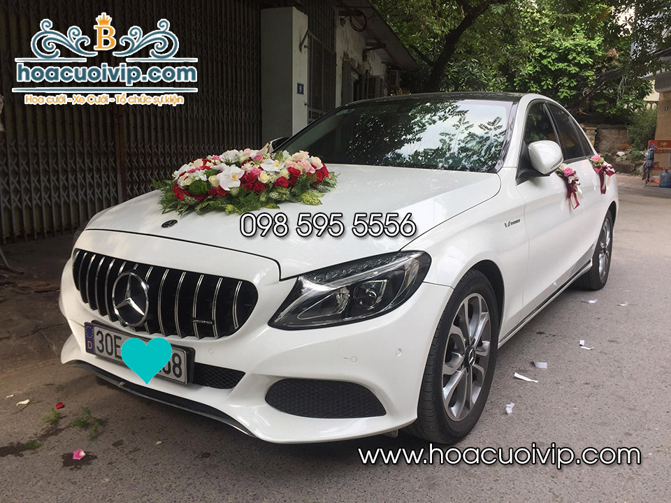 thuê xe cưới mercedes C300 AMG 2018 màu trắng