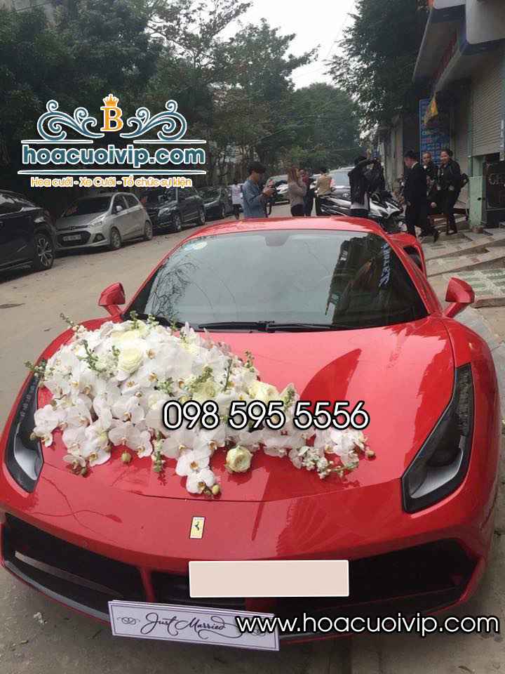hoa cưới vip trang trí siêu xe Ferrari